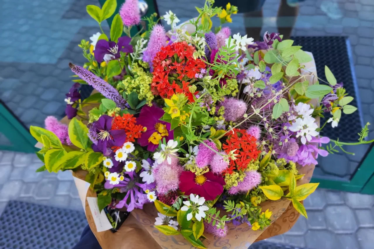 Řezaná kytice do firmy k předání Řezaná kytice do firmy k předání