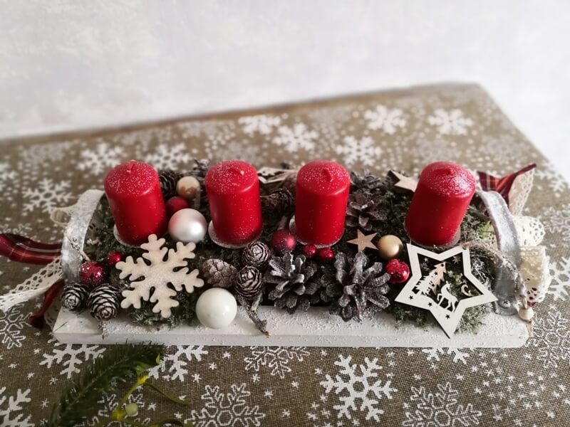 adventní dekorace na stůl