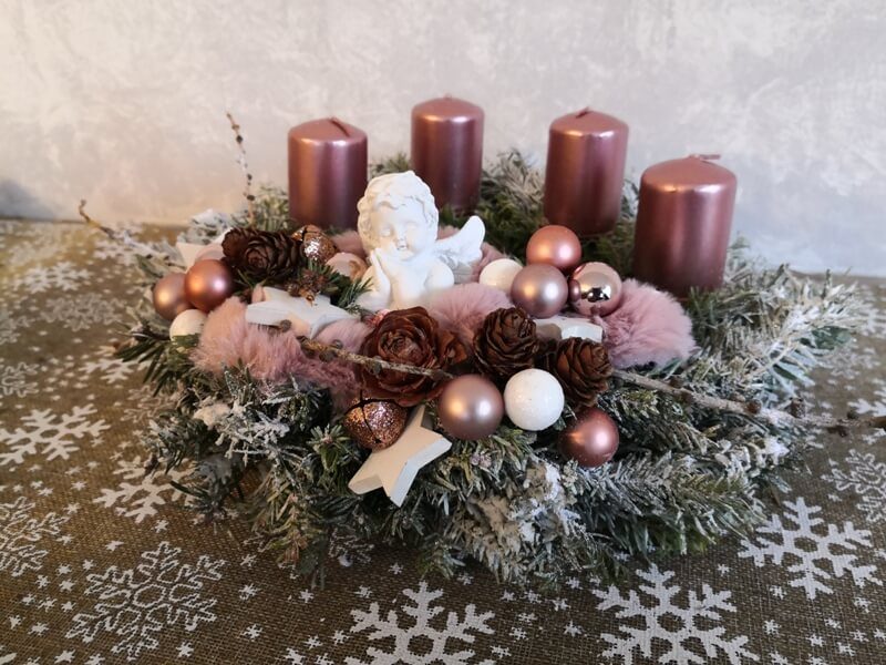 adventní dekorace na stůl