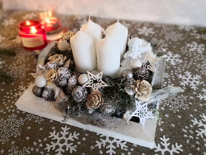 adventní dekorace na stůl