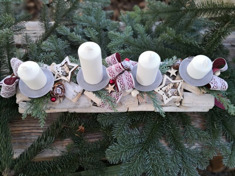adventní dekorace na stůl