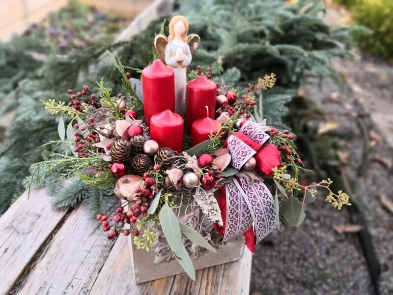 adventní dekorace na stůl