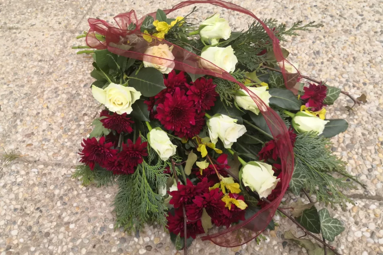 Smuteční řezaná kytice Smuteční řezaná kytice