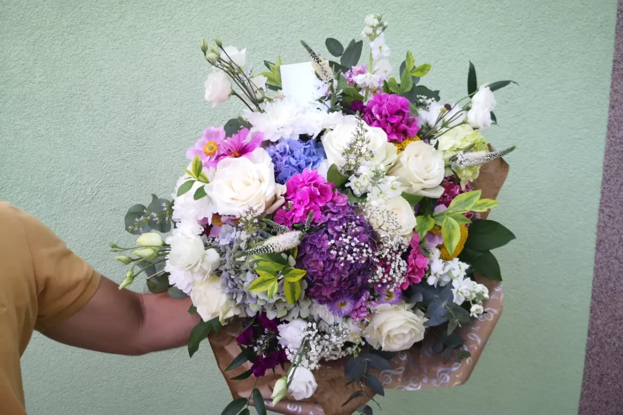 Nádherná řezaná kytice bílá Nádherná řezaná kytice bílá