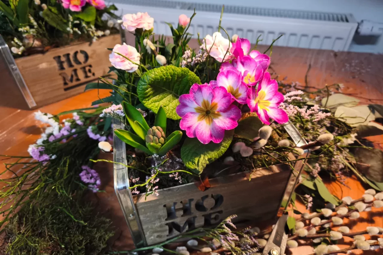 Jarní dekorace v truhlíku Jarní dekorace v truhlíku