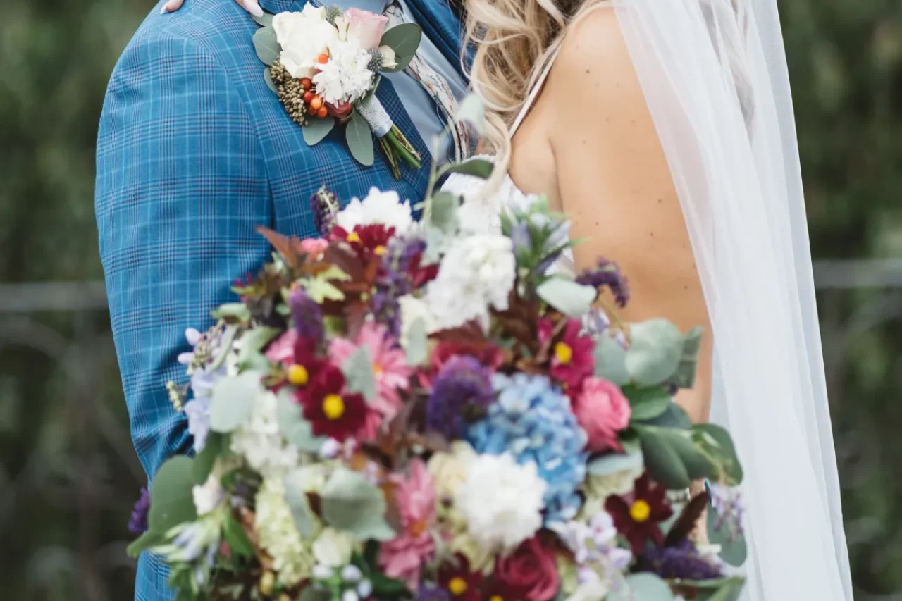 Svatební kytice nevěsty a ženichova korsáž Svatební kytice nevěsty a ženichova korsáž