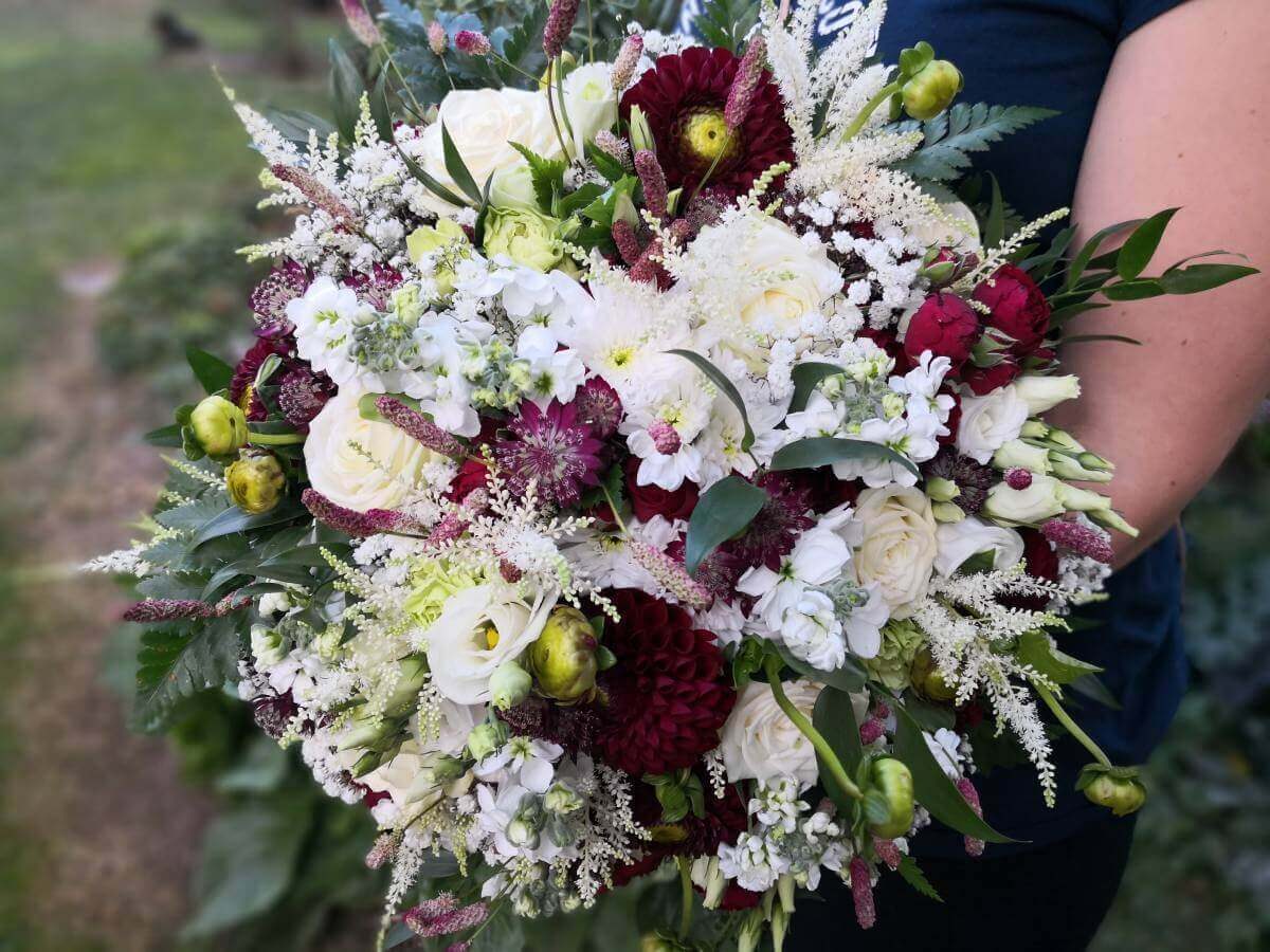 Svatební kytice pro nevěstu_Misa-bordo-bila-podzimni-zari