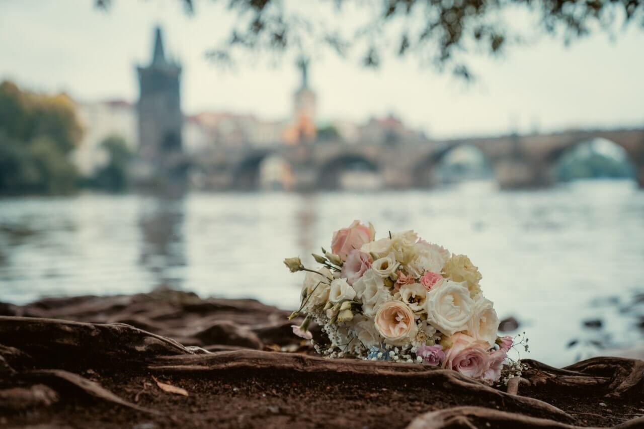 Svatební kytice pro nevěstu_svatba Iva_Grébovka, Praha