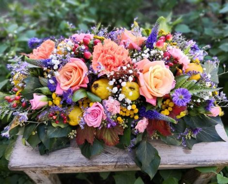 svatební květinová dekorace na stůl v podzimních barvách