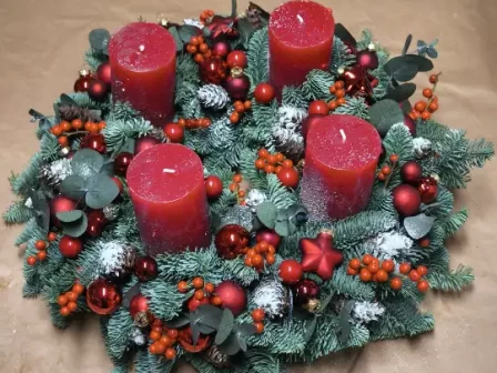 Adventní dekorace na stůl